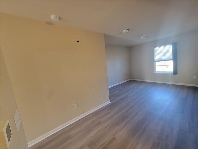 Building Photo - 11112 Dawes Pl