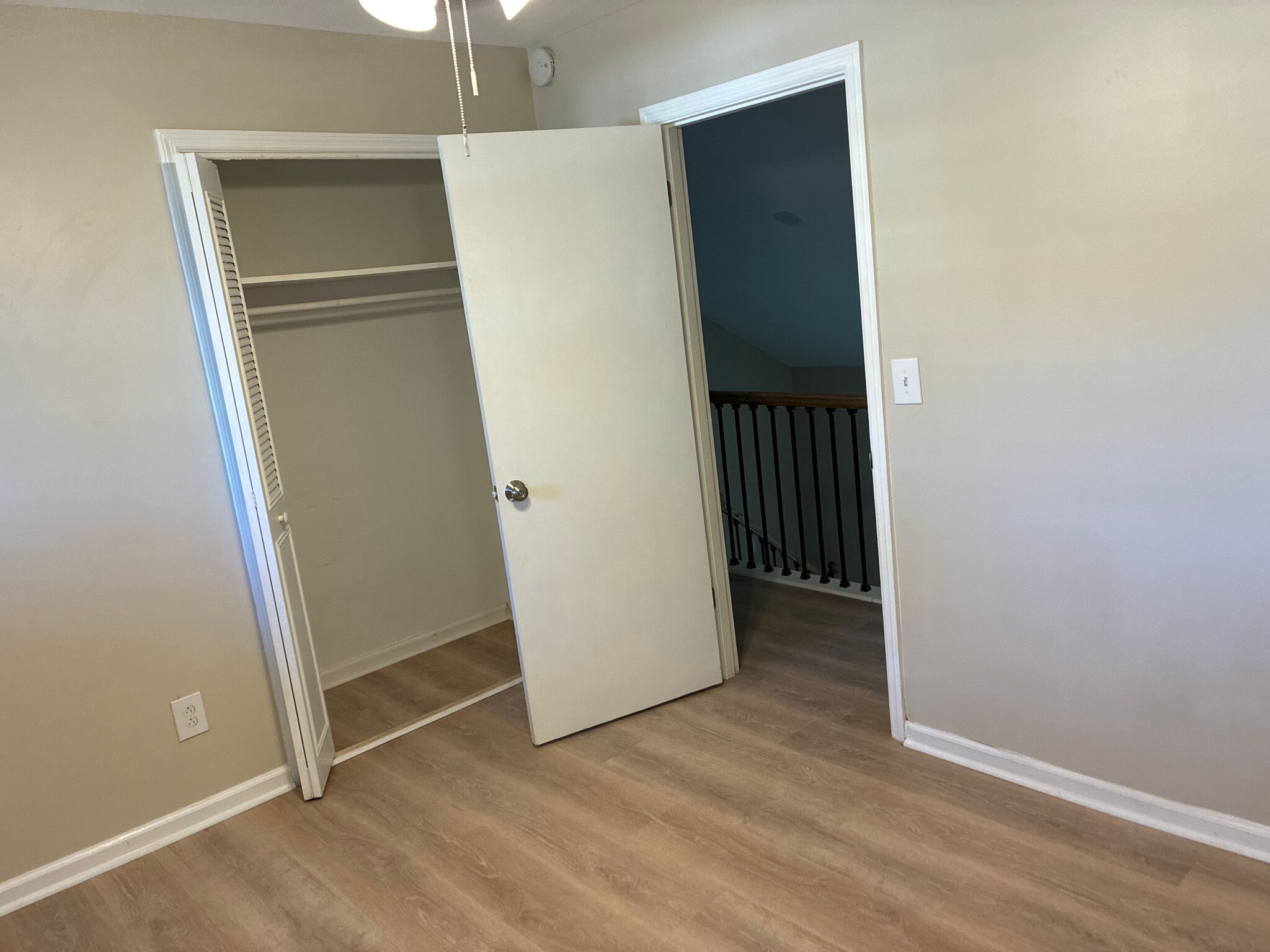 Building Photo - Room in House on Granada Pl