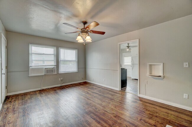 Building Photo - 2 Bed 1 Bath Duplex in MWC