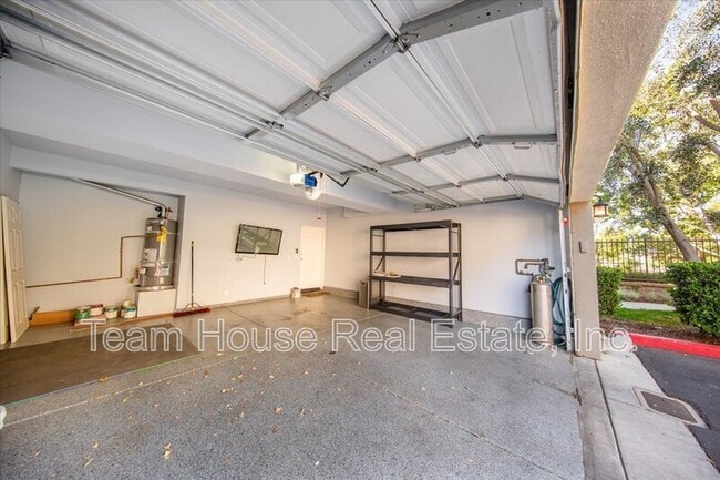Building Photo - 27274 Arbor Pl