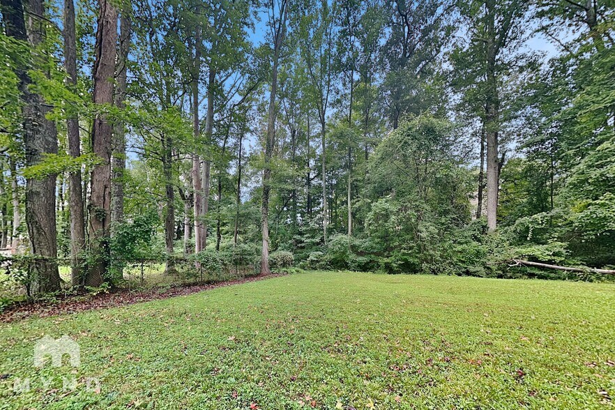 Building Photo - 2539 Park Dr