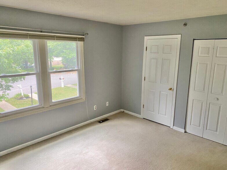 Building Photo - 202 Meadowview Dr