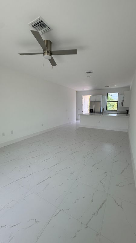 Building Photo - 496 Loretta Ave S