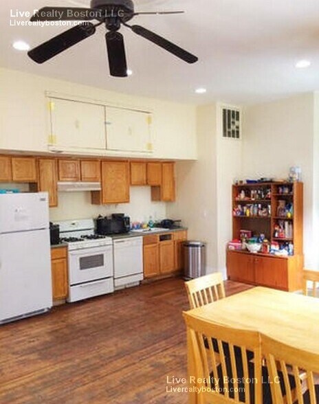 Primary Photo - 20 Highgate St