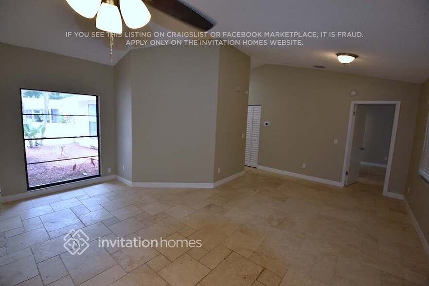 Building Photo - 1617 Carter Oaks Dr