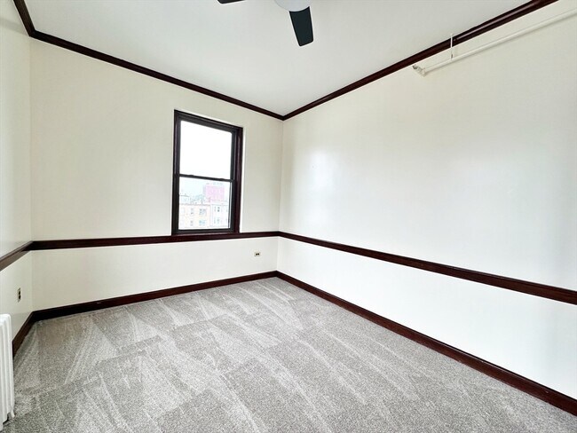 Building Photo - 154 Maverick St