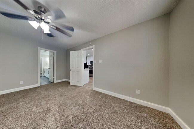 Building Photo - 27 S Brook Pebble Ct