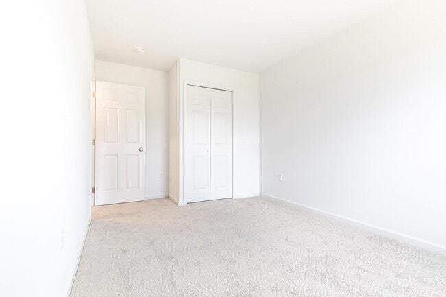 Building Photo - Brand New End Unit 3 bed, 2.5 bath townhome in Carlisle!