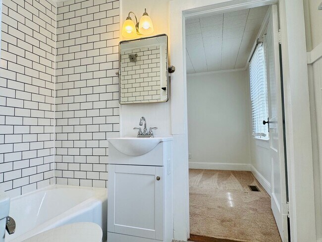 Building Photo - Cozy and Convenient Home in Oxford - Move in Ready