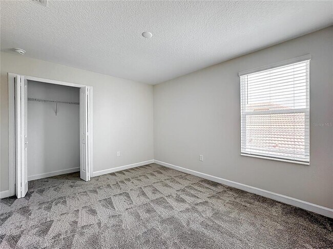 Building Photo - 8886 FALLEN OAK Dr