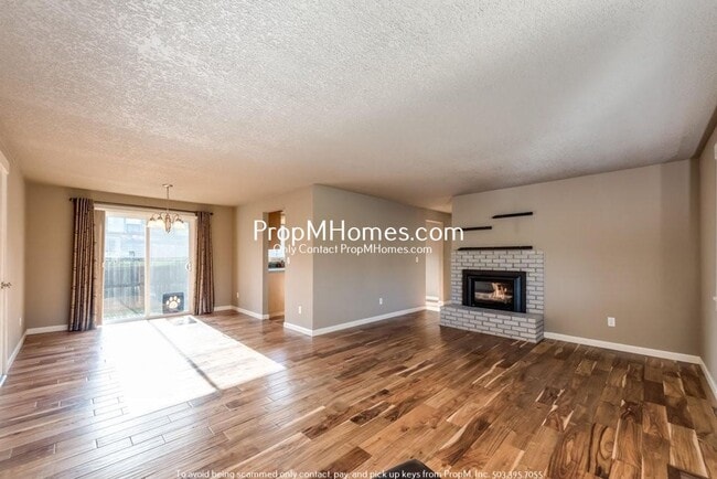 Building Photo - Updated Three Bedroom Gem in Oregon City!