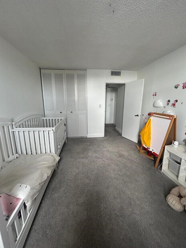 Building Photo - 250 174th St