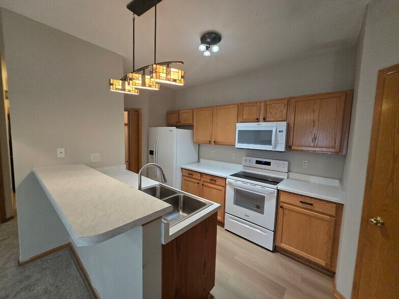 Building Photo - 950 67th St