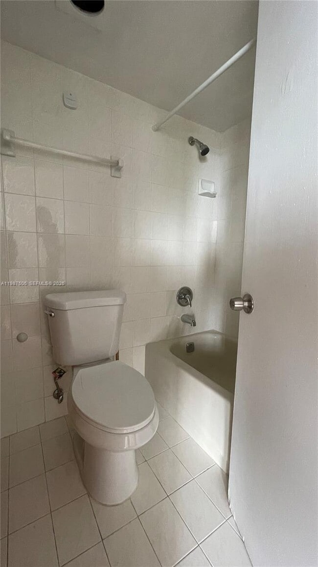 Building Photo - 9240 Fontainebleau Blvd