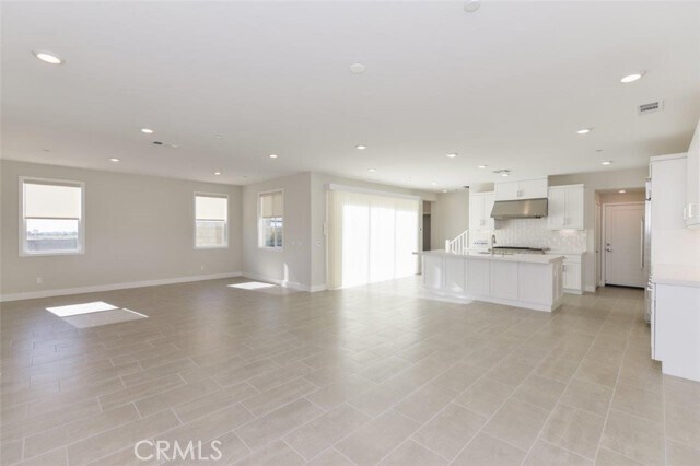 Building Photo - 132 Chorus