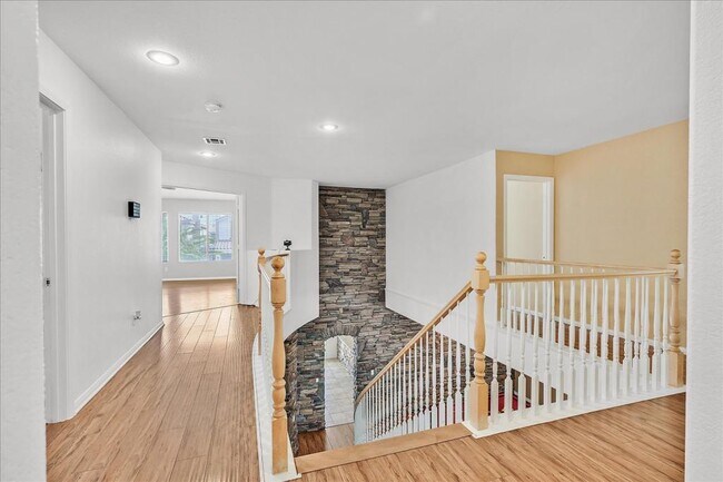 Building Photo - 881 Brunellos Ave