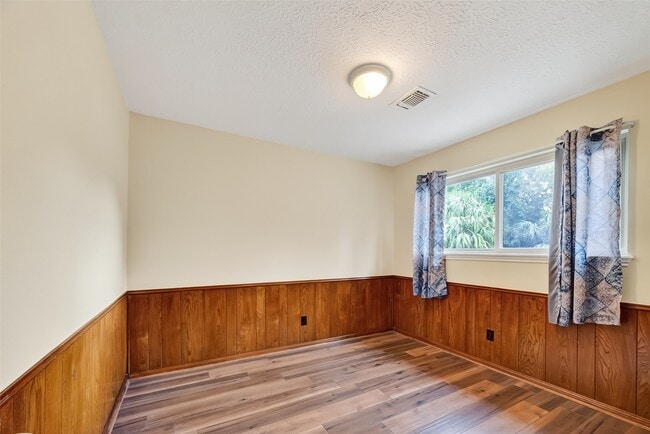 Building Photo - 13618 Jessica Ln