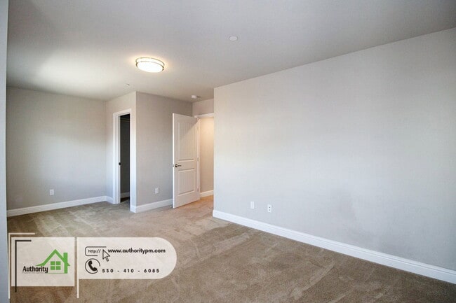Building Photo - 867 Congaree Ln