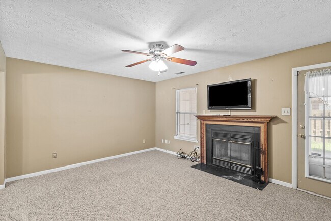 Building Photo - 15 Riverchase Dr