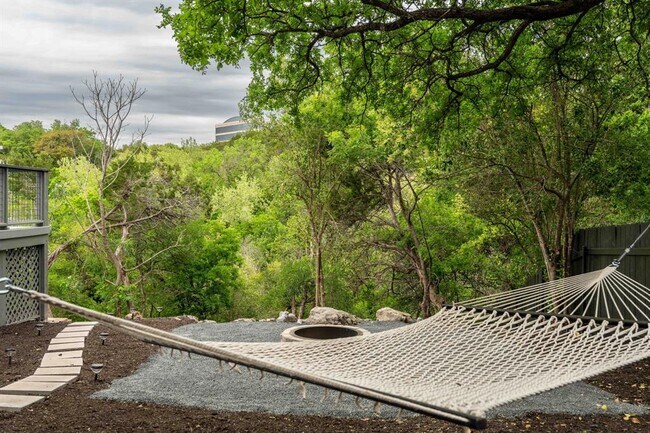 Building Photo - 1716 Bartoncliff Dr