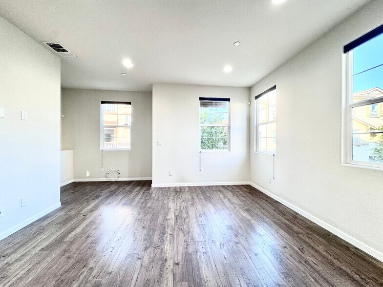 Building Photo - 1117 Genco Terrace