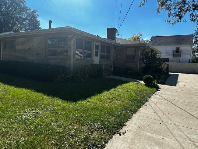 Building Photo - 1608 Turtle St