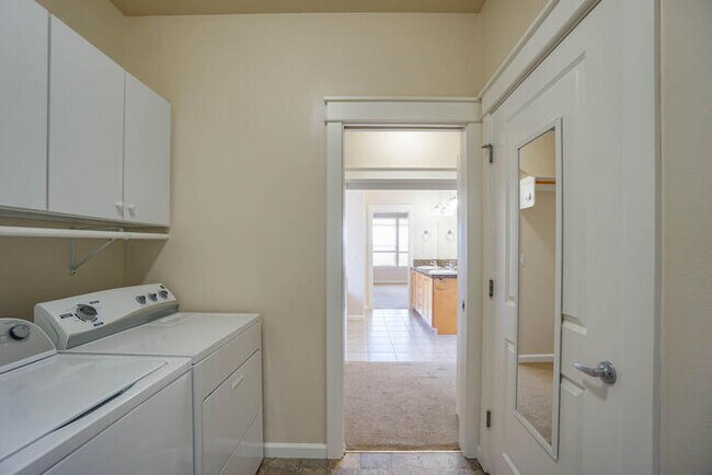 Building Photo - BEAUTIFUL VIEWS of MT. HOOD