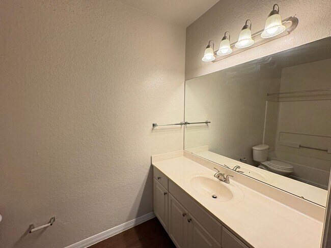 Building Photo - 6016 Hemingway Cir