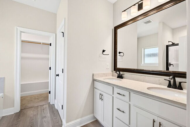 Building Photo - 7719 Claymont Cir