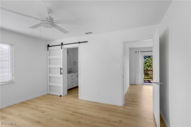 Building Photo - 10697 Holly Rd