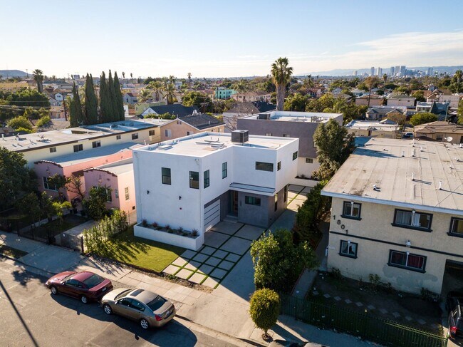 Building Photo - Longwood