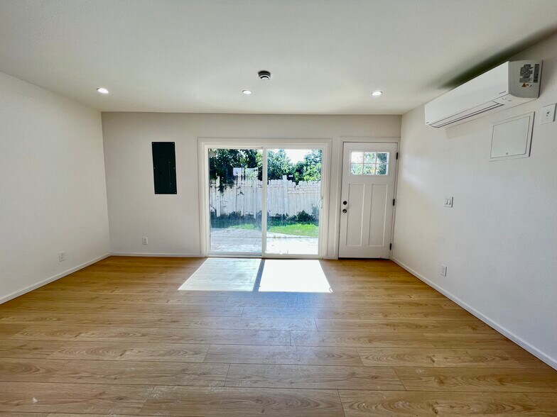 Building Photo - 3118 W 109th St