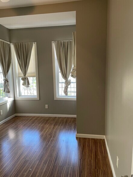 2nd bedroom - 2013 N College Ave