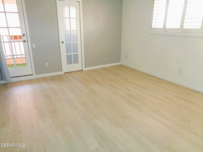 Building Photo - 2120 Greenlee Dr