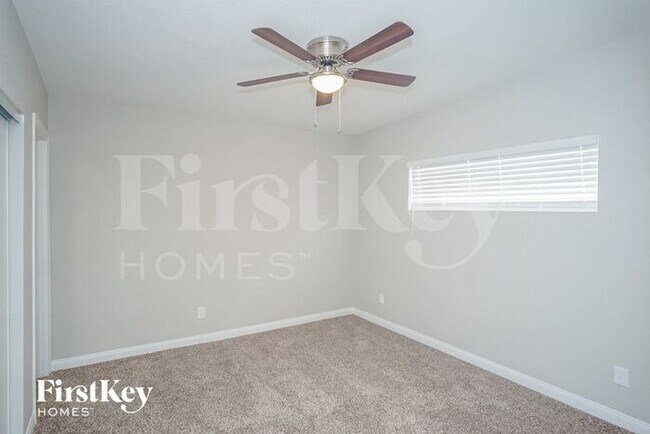 Building Photo - 5060 E Newton Dr