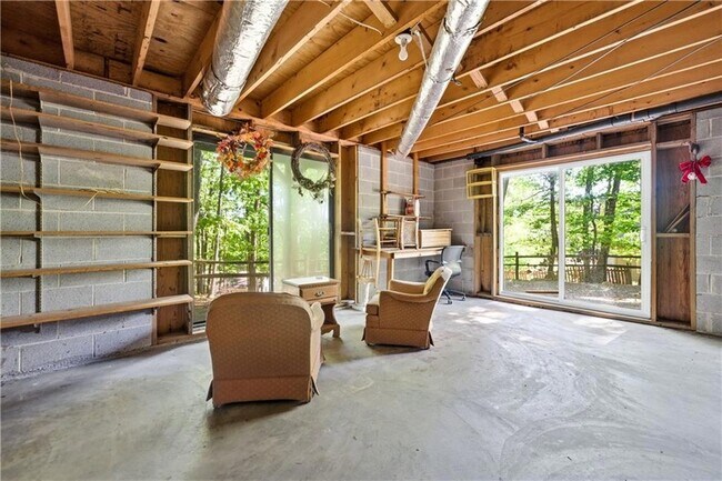 Building Photo - 114 Cherokee Dr S