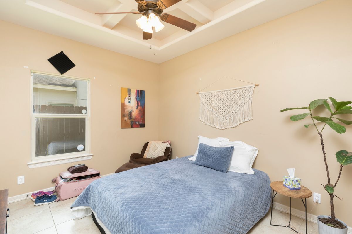 Building Photo - 2020 Queens Ave