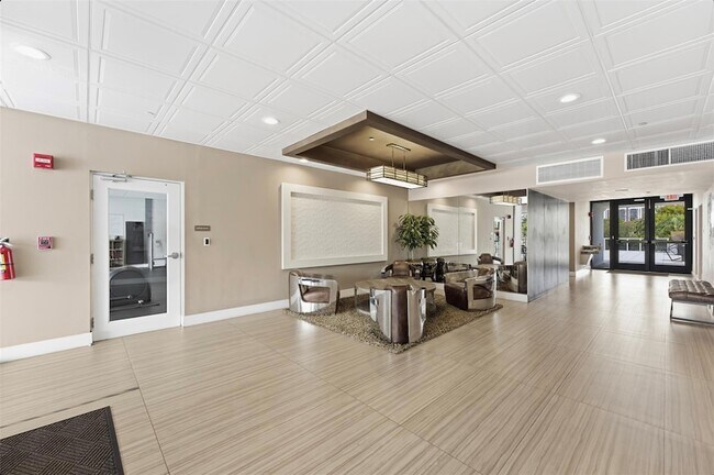 Building Photo - 3675 N Country Club Dr