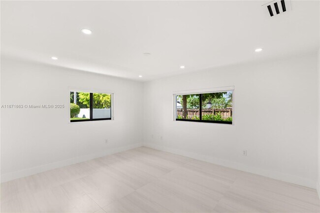 Building Photo - 6010 SW 108th Pl