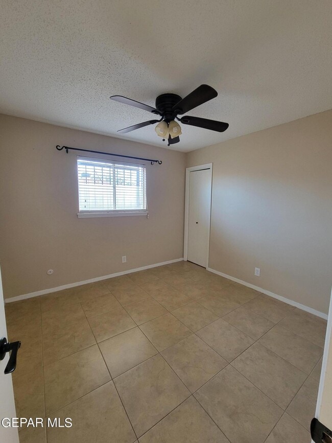 Building Photo - 305 Garden Grove Ln