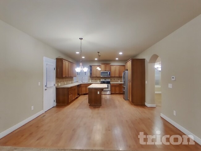 Building Photo - 4422 Logan Dr NE