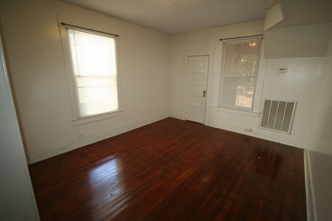 Building Photo - Adorable Bungalow Home in Old West Durham ...