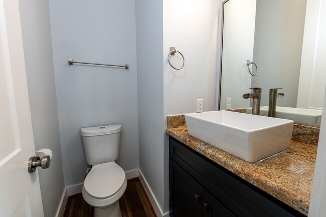 Building Photo - 1318 Reinerman St