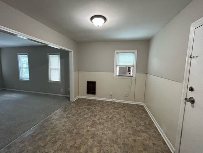Building Photo - Charming 3-Bedroom Home in a Convenient Hu...