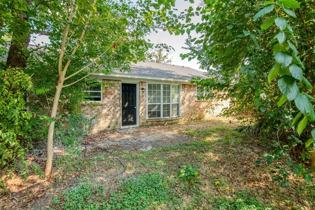Building Photo - 12811 Sandy Hook Dr