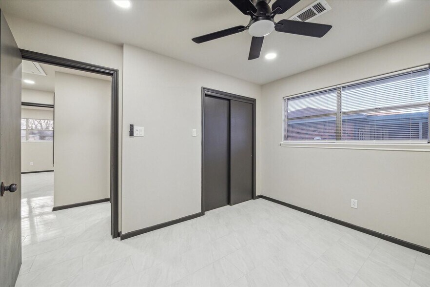 Building Photo - 412 Lyndale Dr