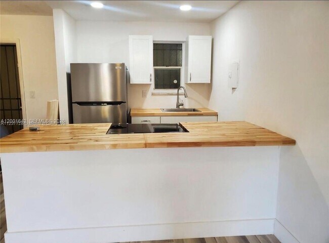 Building Photo - 3181 SW 13th St