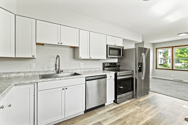Building Photo - Charming 3- Bedroom Home in Newark