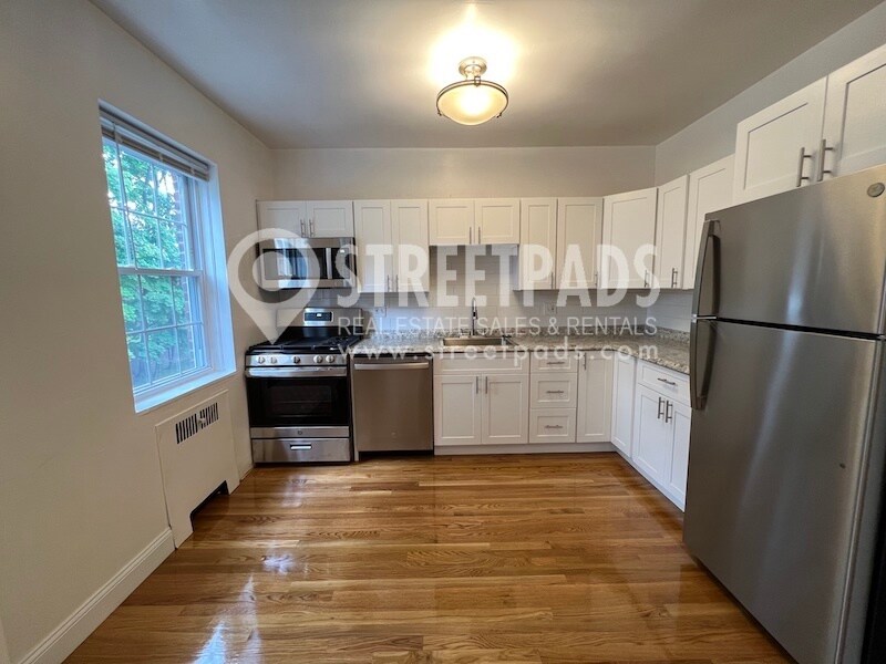 Building Photo - 1153 Beacon St