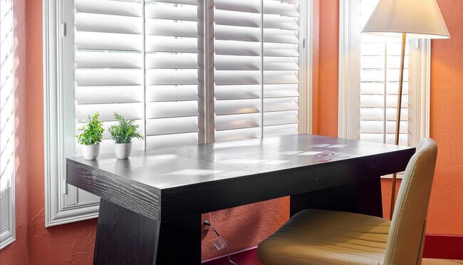 Building Photo - 2431 E Laurel St